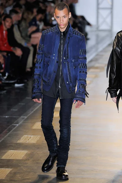 Look 14